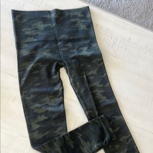 SPANX Green Leggings with Camouflage Design and Stretchy Fit